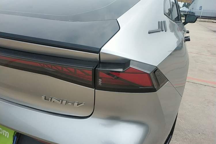 Used CHANGAN UNI-V 2022 1.5T Prestige Version Right Rear Taillight