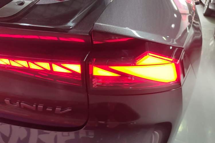 Used CHANGAN UNI-V 2022 1.5T Prestige Version Right Rear Taillight