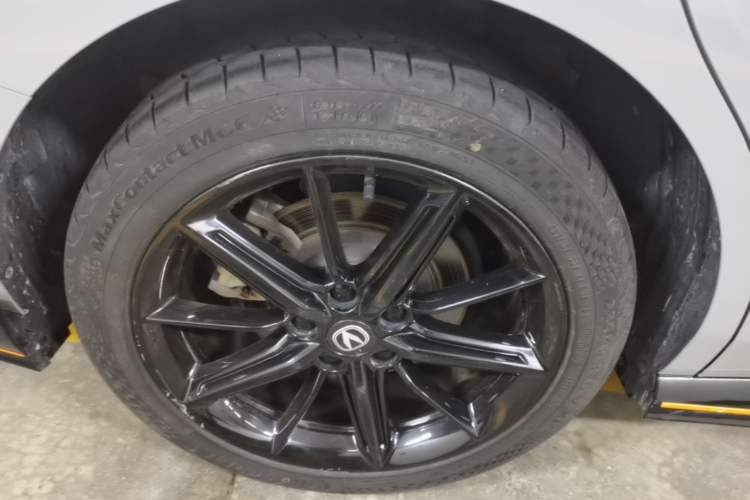 Used CHANGAN UNI-V 2022 2.0T Leading-Speed Edition Right Rear Wheel Hub