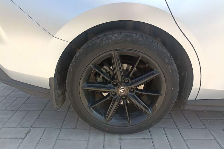 Used CHANGAN UNI-V 2022 1.5T Prestige Version Right Rear Wheel Hub