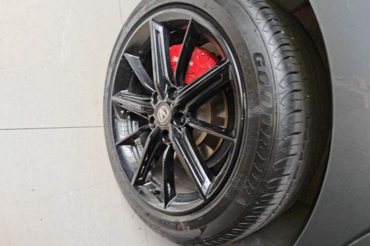 Used CHANGAN UNI-V 2022 1.5T Prestige Version Right Rear Wheel Hub