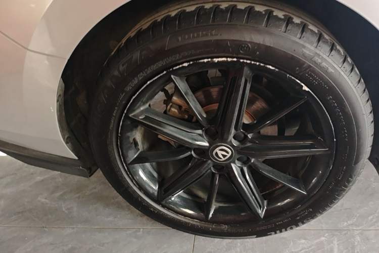 Used CHANGAN UNI-V 2022 1.5T Prestige Version Right Rear Wheel Hub