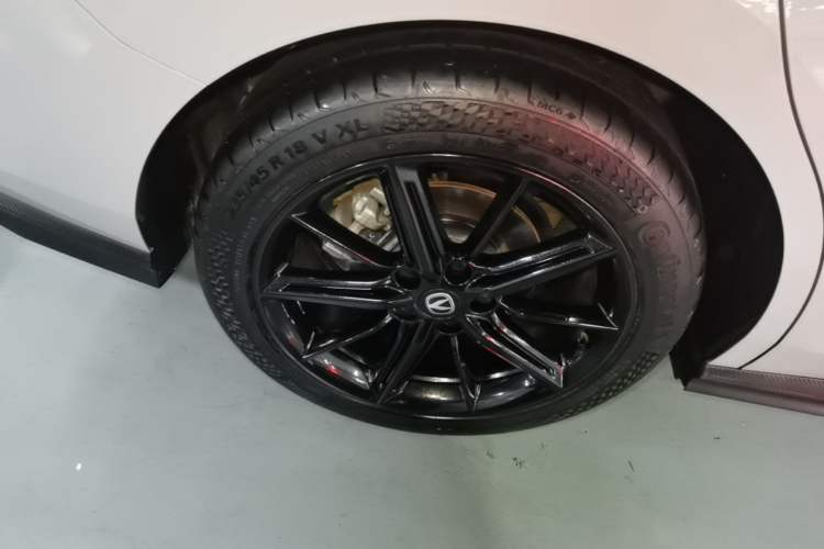 Used CHANGAN UNI-V 2022 1.5T Prestige Version Right Rear Wheel Hub