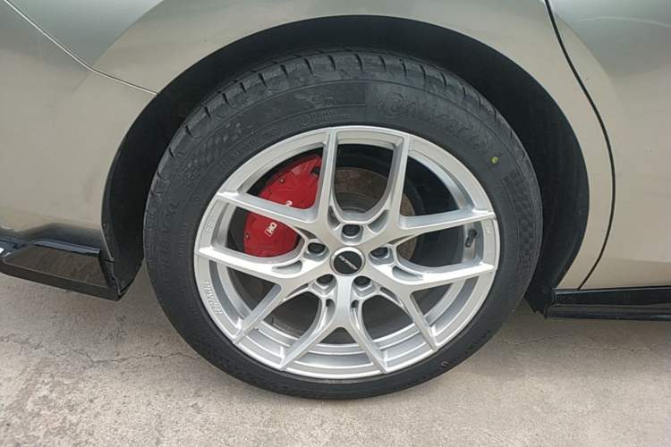 Used CHANGAN UNI-V 2022 1.5T Prestige Version Right Rear Wheel Hub