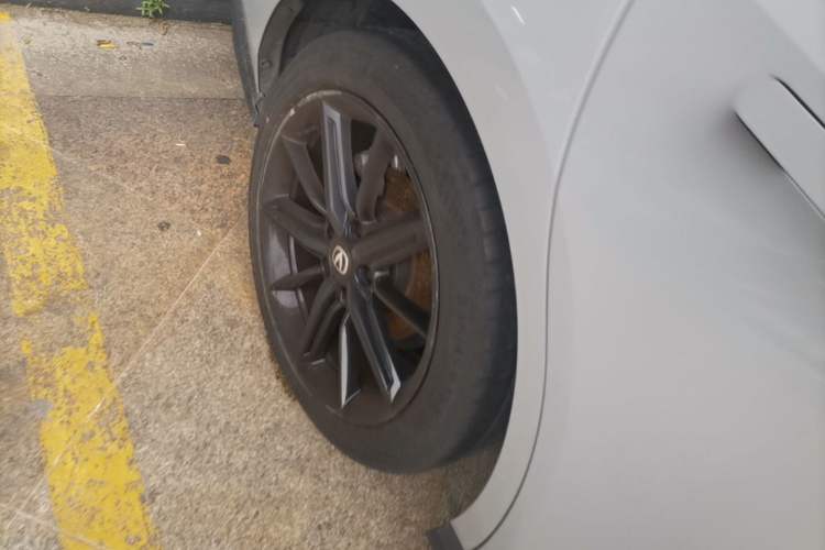 Used CHANGAN UNI-V 2022 1.5T Smart Navigation Version Right Rear Wheel Hub