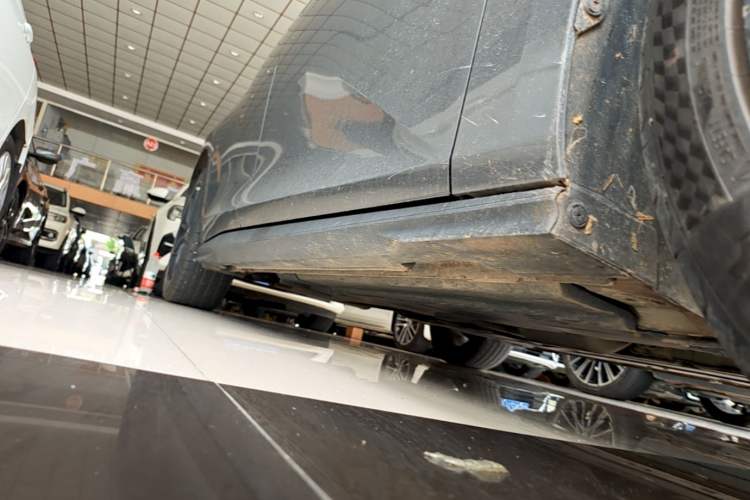 Used CHANGAN UNI-V 2022 1.5T Smart Navigation Version Right Side Sill