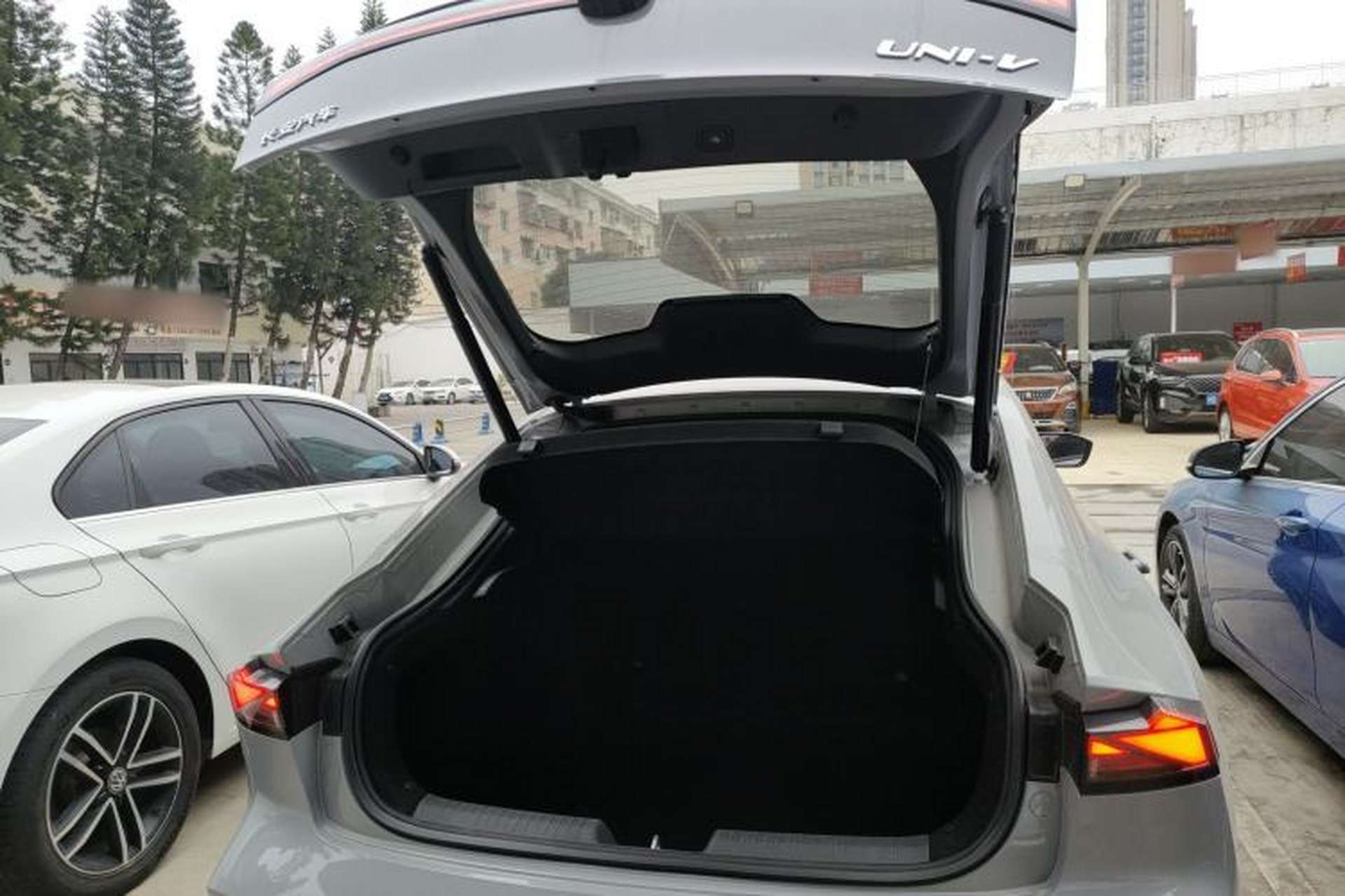 Used CHANGAN UNI-V 2022 1.5T Prestige Version Trunk