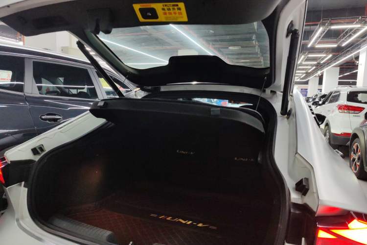 Used CHANGAN UNI-V 2022 1.5T Prestige Version Trunk