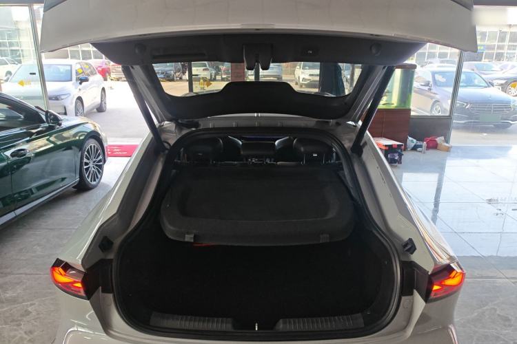 Used CHANGAN UNI-V 2022 1.5T Prestige Version Trunk