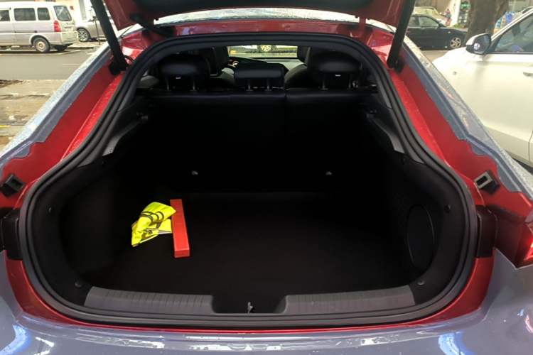 Used CHANGAN UNI-V 2022 1.5T Prestige Version Trunk