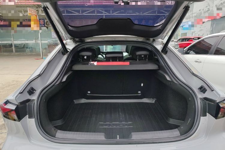 Used CHANGAN UNI-V 2022 1.5T Prestige Version Trunk