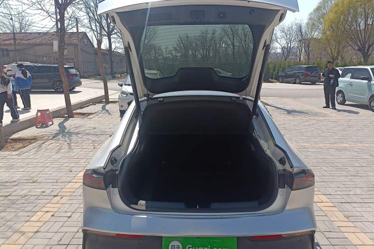 Used CHANGAN UNI-V 2022 1.5T Prestige Version Trunk