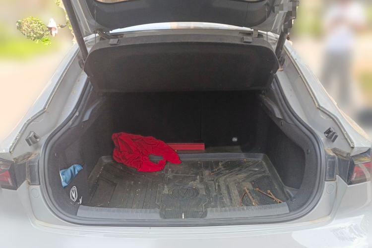 Used CHANGAN UNI-V 2022 1.5T Prestige Version Trunk