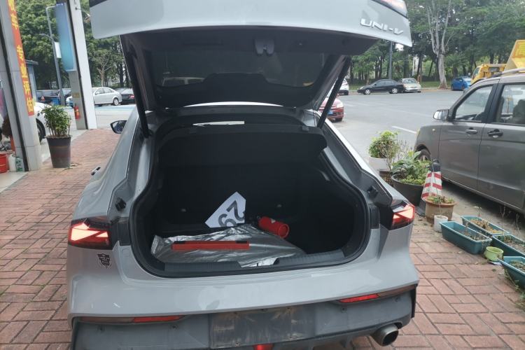 Used CHANGAN UNI-V 2022 1.5T Prestige Version Trunk