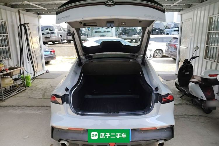 Used CHANGAN UNI-V 2022 1.5T Prestige Version Trunk