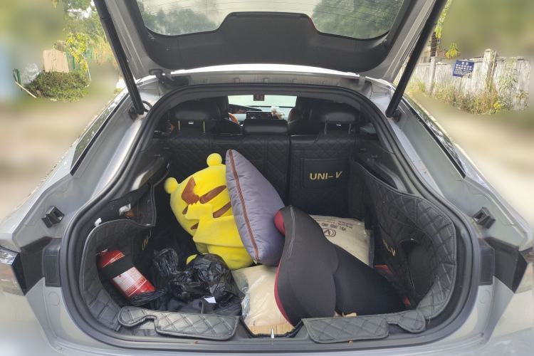 Used CHANGAN UNI-V 2022 1.5T Prestige Version Trunk