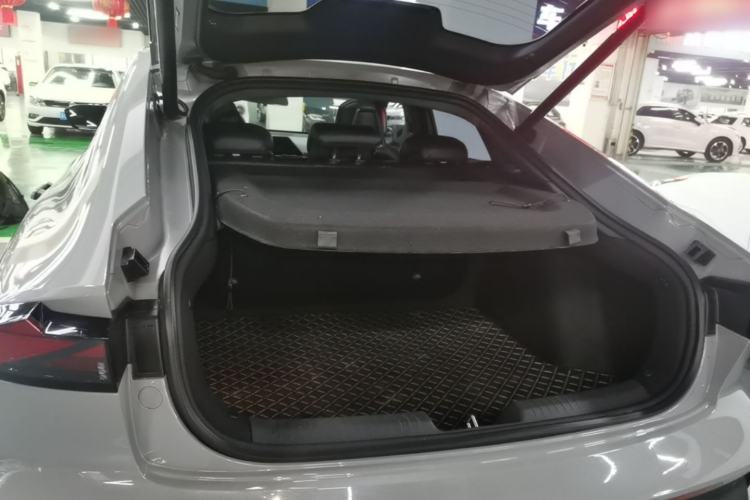Used CHANGAN UNI-V 2022 1.5T Prestige Version Trunk