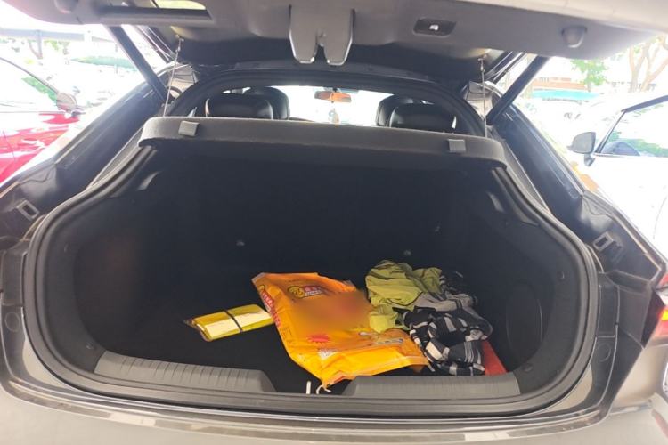 Used CHANGAN UNI-V 2022 1.5T Smart Navigation Version Trunk