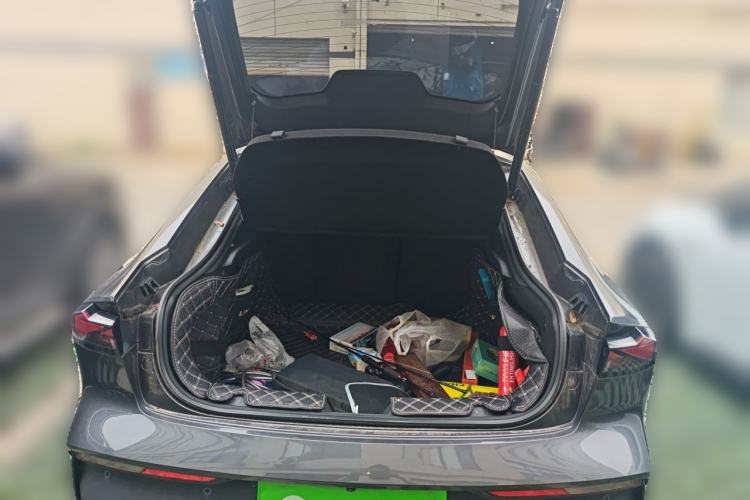 Used CHANGAN UNI-V 2022 1.5T Prestige Version Trunk