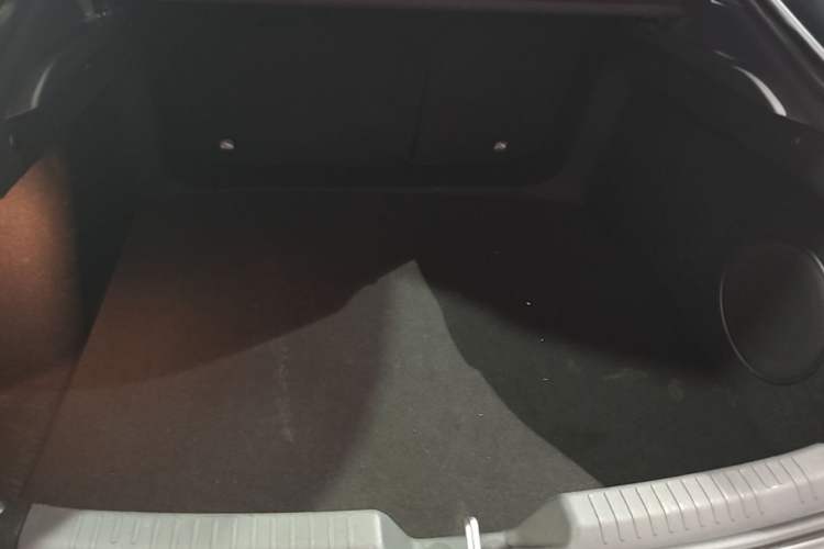 Used CHANGAN UNI-V 2022 1.5T Prestige Version Trunk