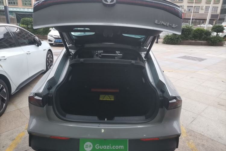 Used CHANGAN UNI-V 2022 1.5T Smart Navigation Version Trunk
