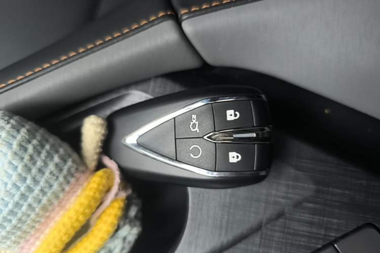 Used CHANGAN UNI-V 2022 1.5T Prestige Version Vehicle Key