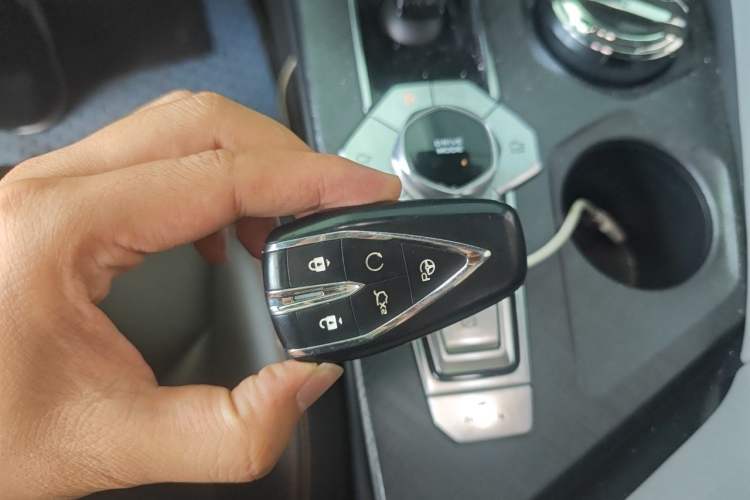Used CHANGAN UNI-V 2022 1.5T Smart Navigation Version Vehicle Key