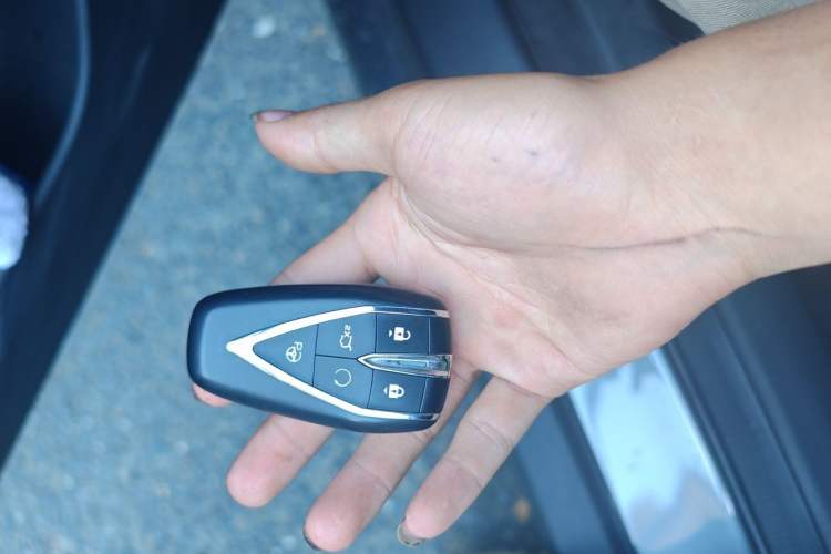 Used CHANGAN UNI-V 2022 1.5T Smart Navigation Version Vehicle Key
