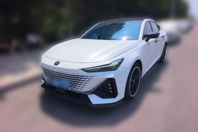 Ojetý CHANGAN UNI-V 2022 1.5T Prestige Version