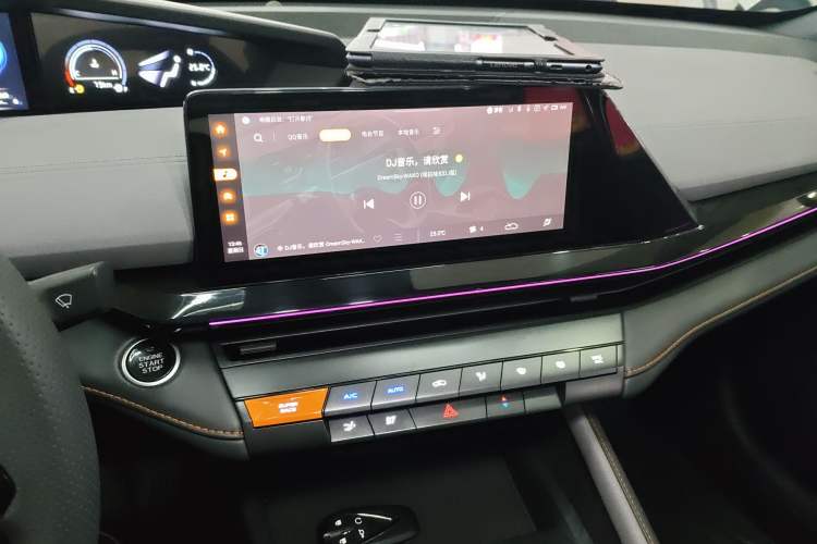 Used CHANGAN UNI-V 2022 1.5T Prestige Version Audio And AC Panel
