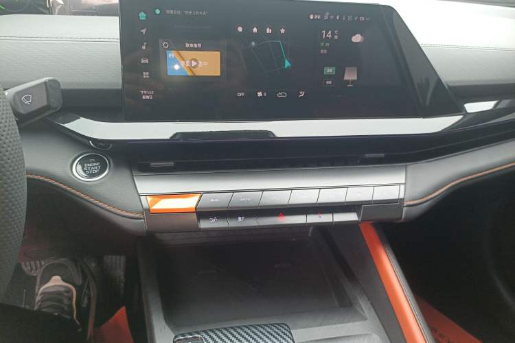 Used CHANGAN UNI-V 2022 1.5T Prestige Version Audio And AC Panel