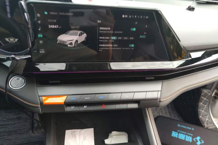 Used CHANGAN UNI-V 2022 1.5T Prestige Version Audio And AC Panel