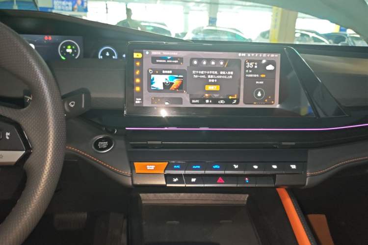 Used CHANGAN UNI-V 2022 1.5T Prestige Version Audio And AC Panel