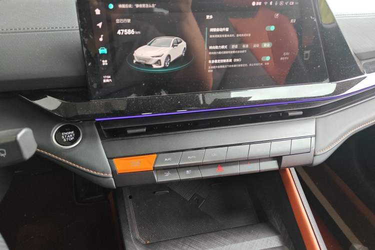 Used CHANGAN UNI-V 2022 1.5T Prestige Version Audio And AC Panel