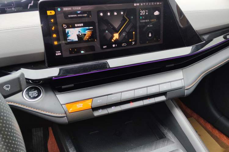 Used CHANGAN UNI-V 2022 1.5T Prestige Version Audio And AC Panel