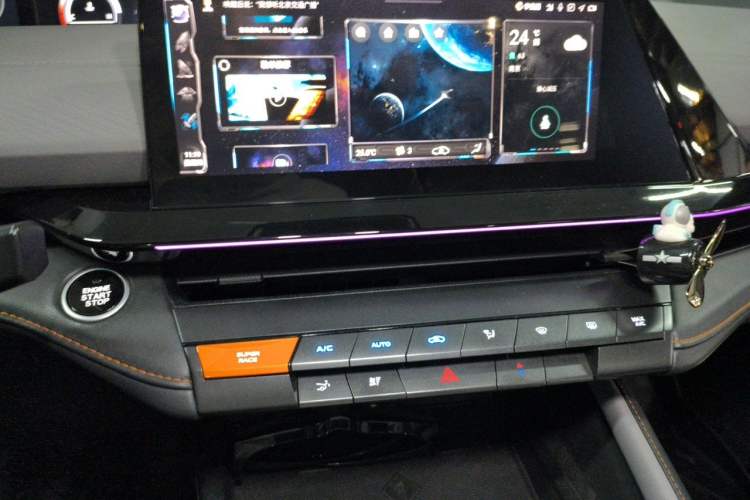 Used CHANGAN UNI-V 2022 1.5T Prestige Version Audio And AC Panel