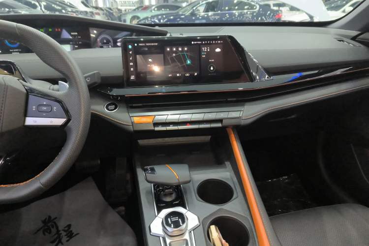 Used CHANGAN UNI-V 2022 1.5T Prestige Version Audio And AC Panel
