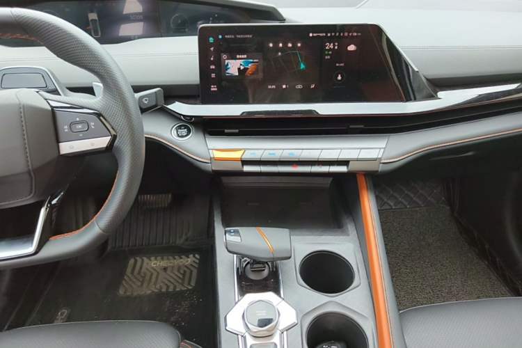 Used CHANGAN UNI-V 2022 1.5T Prestige Version Audio And AC Panel