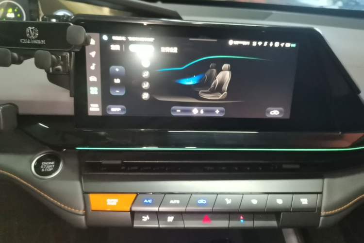 Used CHANGAN UNI-V 2022 1.5T Prestige Version Audio And AC Panel