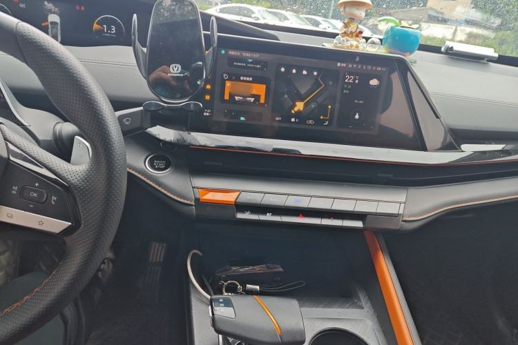Used CHANGAN UNI-V 2022 1.5T Prestige Version Audio And AC Panel