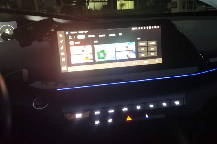 Used CHANGAN UNI-V 2022 1.5T Prestige Version Audio And AC Panel