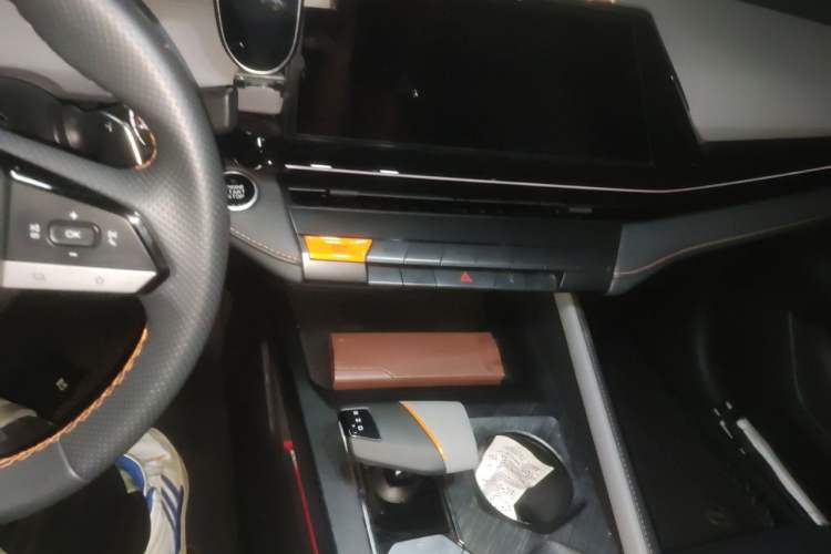 Used CHANGAN UNI-V 2022 1.5T Prestige Version Audio And AC Panel