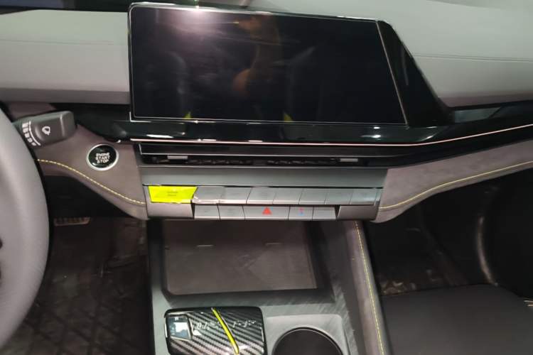 Used CHANGAN UNI-V 2022 1.5T Sport Edition Audio And AC Panel