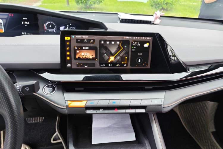 Used CHANGAN UNI-V 2022 1.5T Prestige Version Audio And AC Panel