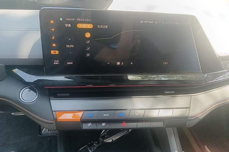 Used CHANGAN UNI-V 2022 1.5T Prestige Version Audio And AC Panel
