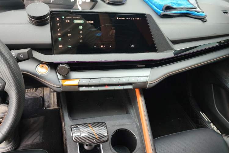 Used CHANGAN UNI-V 2022 1.5T Prestige Version Audio And AC Panel