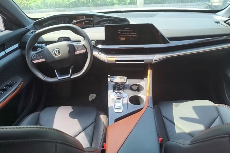 Used CHANGAN UNI-V 2022 1.5T Prestige Version Center Console