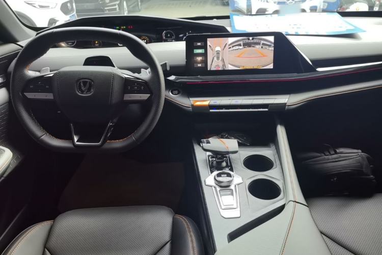 Used CHANGAN UNI-V 2022 1.5T Prestige Version Center Console