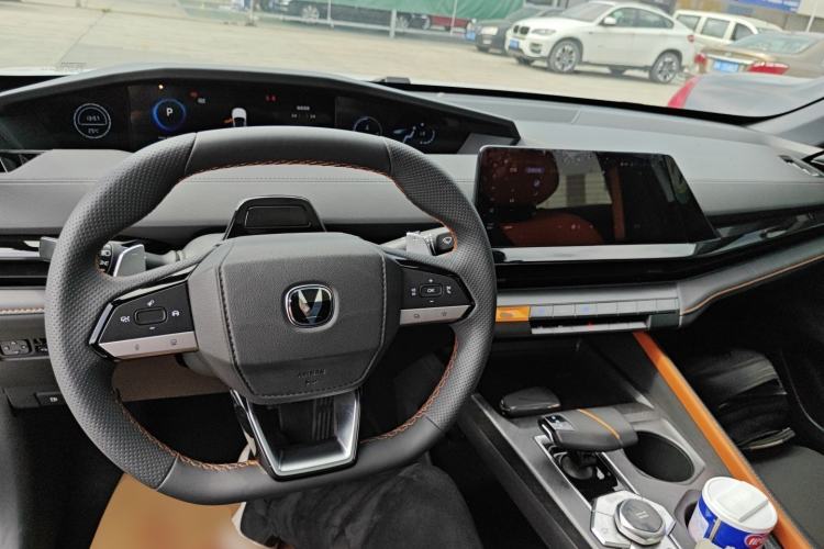 Used CHANGAN UNI-V 2022 1.5T Prestige Version Center Console