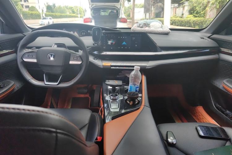 Used CHANGAN UNI-V 2022 1.5T Prestige Version Center Console